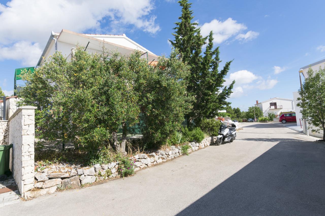 Apartments Ksenija Примоштен Екстер'єр фото