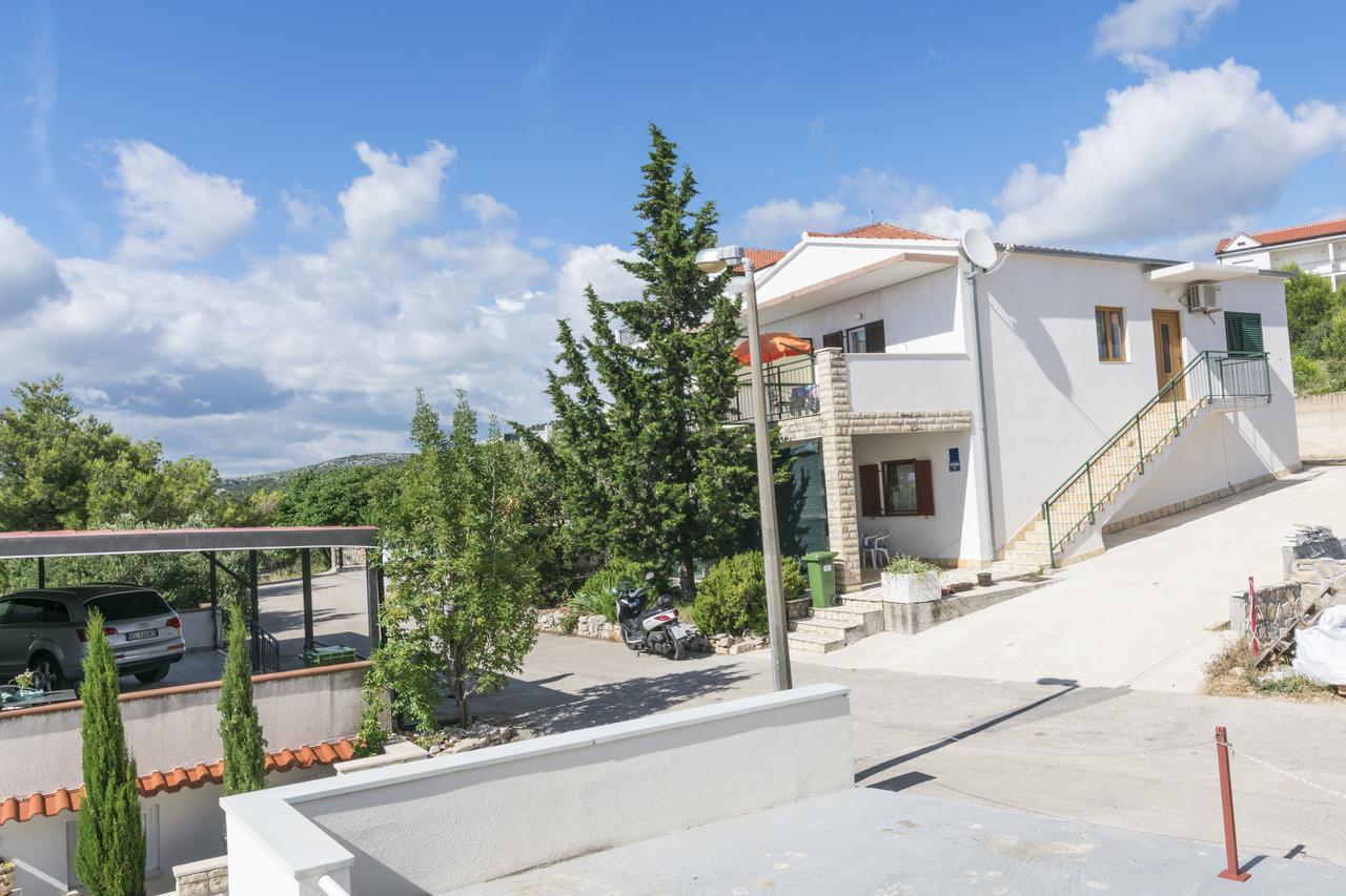 Apartments Ksenija Примоштен Екстер'єр фото