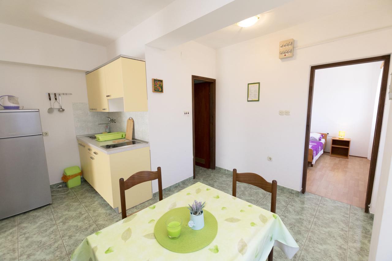 Apartments Ksenija Примоштен Екстер'єр фото