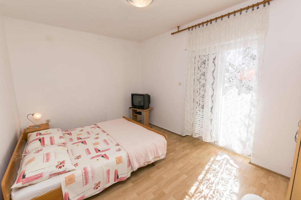 Apartments Ksenija Примоштен Екстер'єр фото