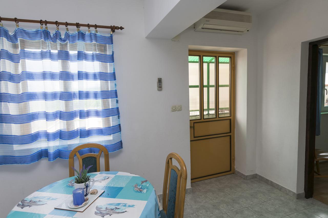 Apartments Ksenija Примоштен Екстер'єр фото