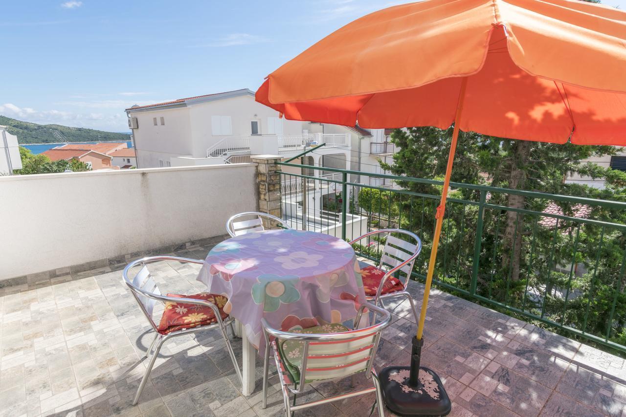 Apartments Ksenija Примоштен Екстер'єр фото
