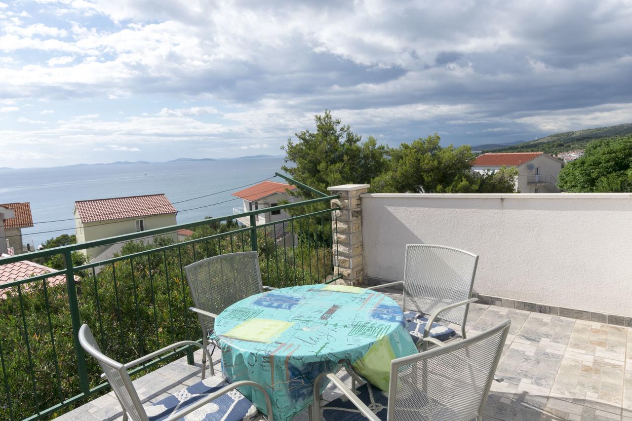 Apartments Ksenija Примоштен Екстер'єр фото