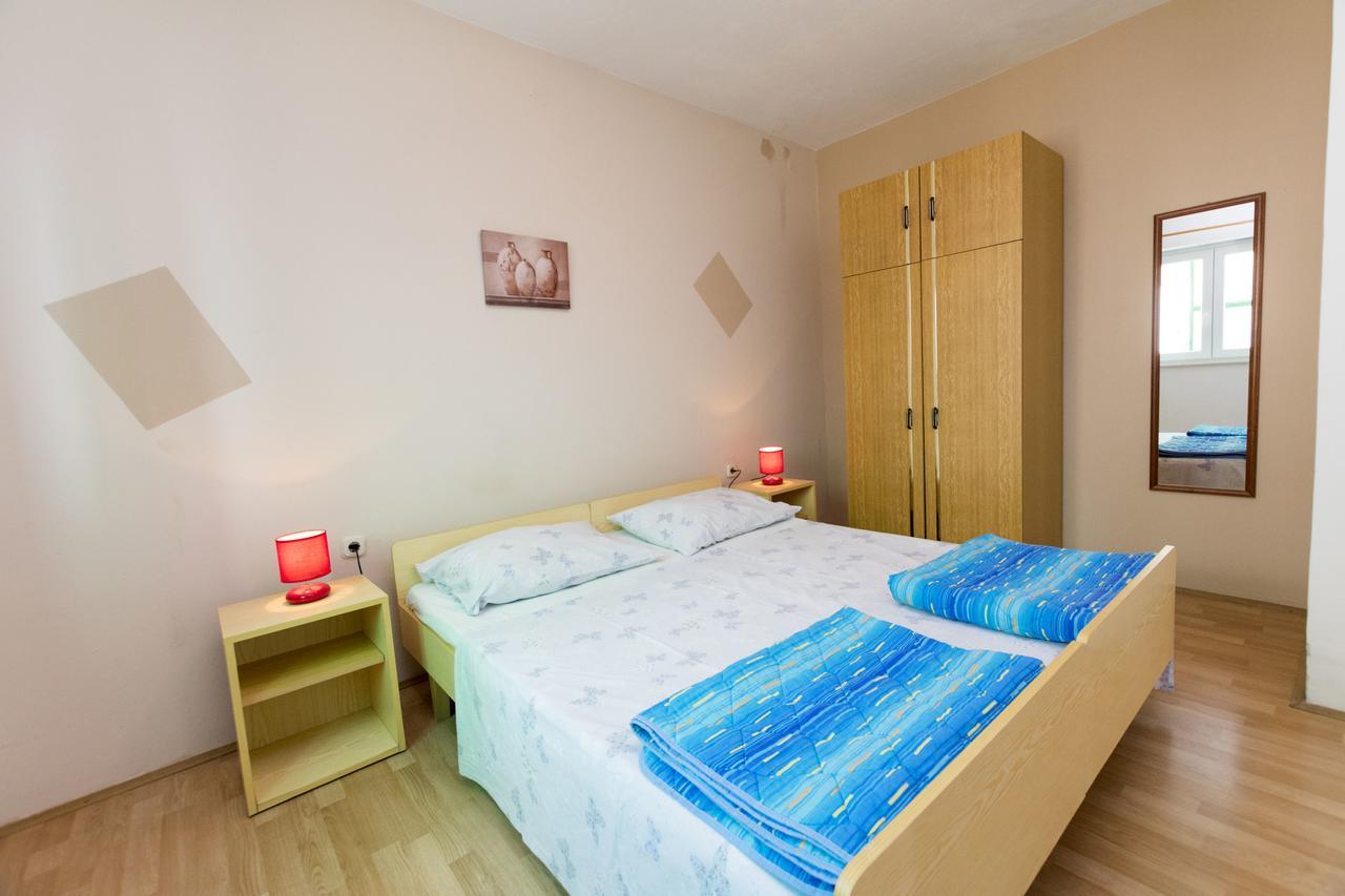 Apartments Ksenija Примоштен Екстер'єр фото