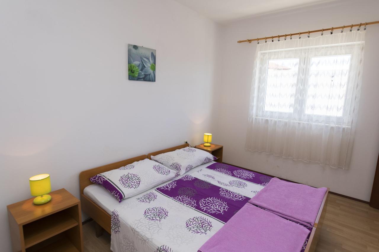 Apartments Ksenija Примоштен Екстер'єр фото