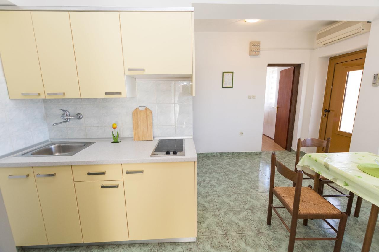 Apartments Ksenija Примоштен Екстер'єр фото